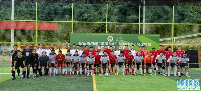 一对夫妻（黎耀祥、关宝慧饰）为了鬼魅之事而争吵，丈夫不信世上有鬼，但太太却深信本身曾亲目睹抵家里有鬼，十分惊骇，不管若何也要搬走。一天，丈夫也思疑本身真的撞见鬼……世上真的有鬼吗？喷鼻港这个富贵年夜都会里，充溢着林林总总的鬼故事和传说，本片一一胪陈，娓娓道来……